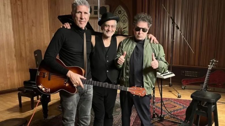 Andrés Calamaro, Cachorro López y Daniel Melingo se juntaron para versionar “Himno de mi corazón” 