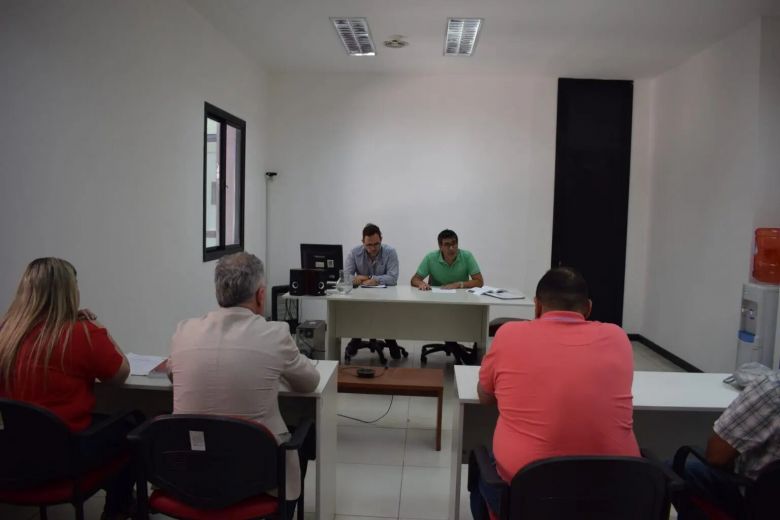 Se formularon cargos a un hombre por amenazar con un arma a su vecino 