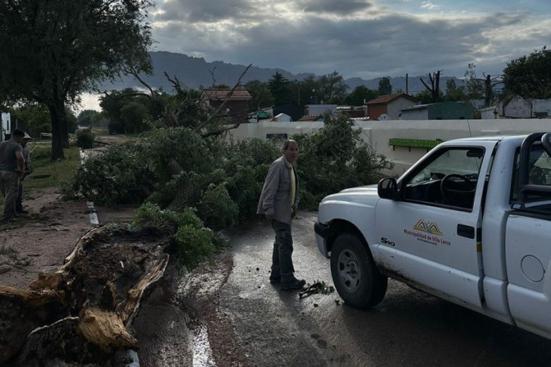 Villa Larca: trabajan para normalizar la situación tras un temporal