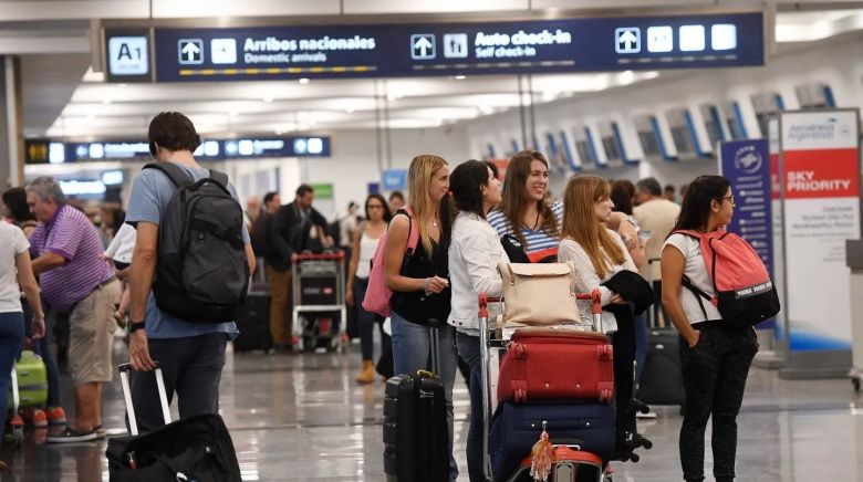 Tras los anuncios del Gobierno, los precios de los pasajes aéreos aumentaron 50% en promedio en solo 24 horas 