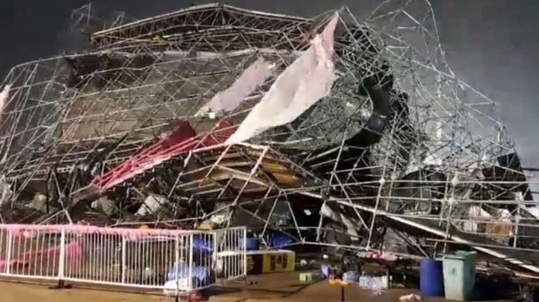 Se derrumbó una estructura durante la fiesta Bresh y 15 personas fueron hospitalizadas 