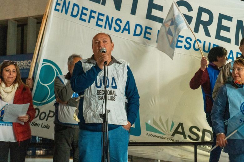 "Si estas medidas perduran peligra el comienzo del ciclo lectivo 2024"