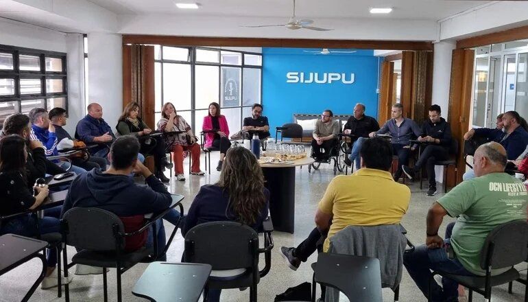 " Consideramos que no pueden ser nuevamente los trabajadores la variable de ajuste"