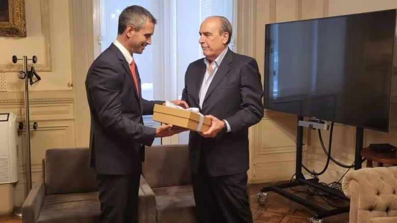 El Gobierno envió al Congreso la Ley Ómnibus: incluye privatizaciones, cambios en el sistema electoral y en las jubilaciones 