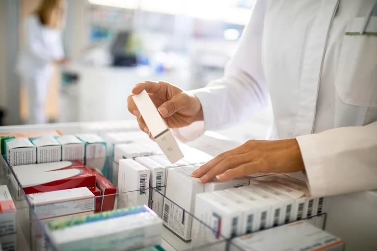 Farmacias: los cambios en las recetas y venta de medicamentos del DNU que empiezan hoy 