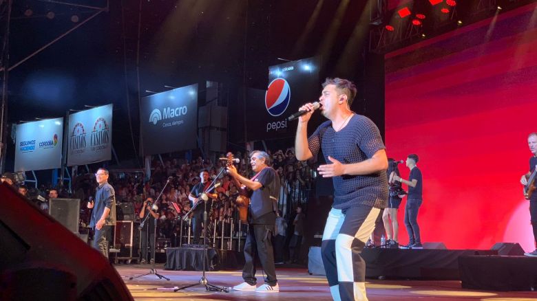 Grupo Apolo en la noche inaugural del Festival Jesús María con Los Nocheros, Ulises y Juan Fuentes