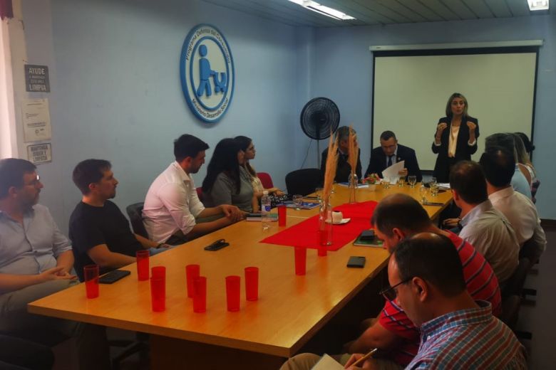 El Gobierno y los comercios van a lanzar una canasta escolar 