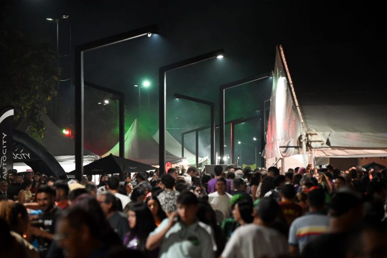 Comenzó la 35º edición de La Calle Angosta y fue todo un éxito 