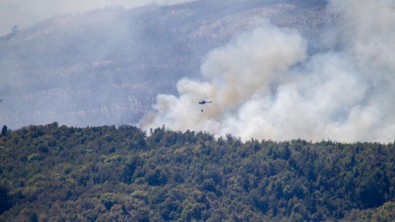 El incendio en el Parque Nacional Los Alerces ya afecta más de 1.000 hectáreas