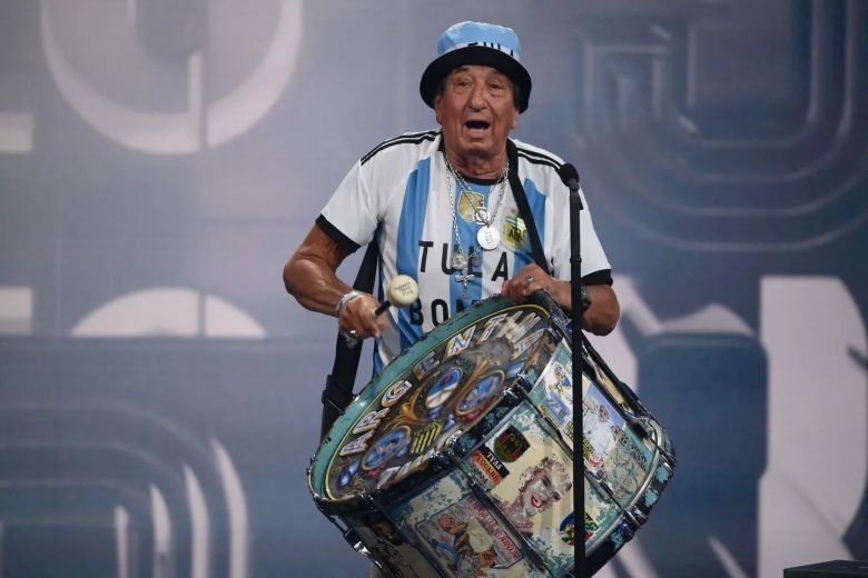 Internaron de urgencia a Tula, el reconocido hincha de la Selección que recibió el premio The Best 