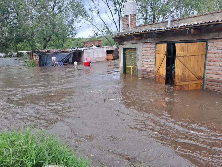 Las lluvias provocaron fuertes crecidas en Potrero, El Trapiche y La Carolina