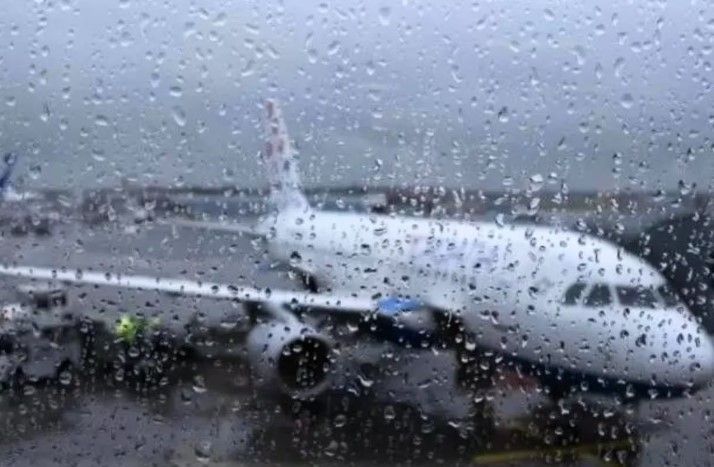 Vuelos: Ezeiza emitió alerta roja y Aeroparque opera normalmente