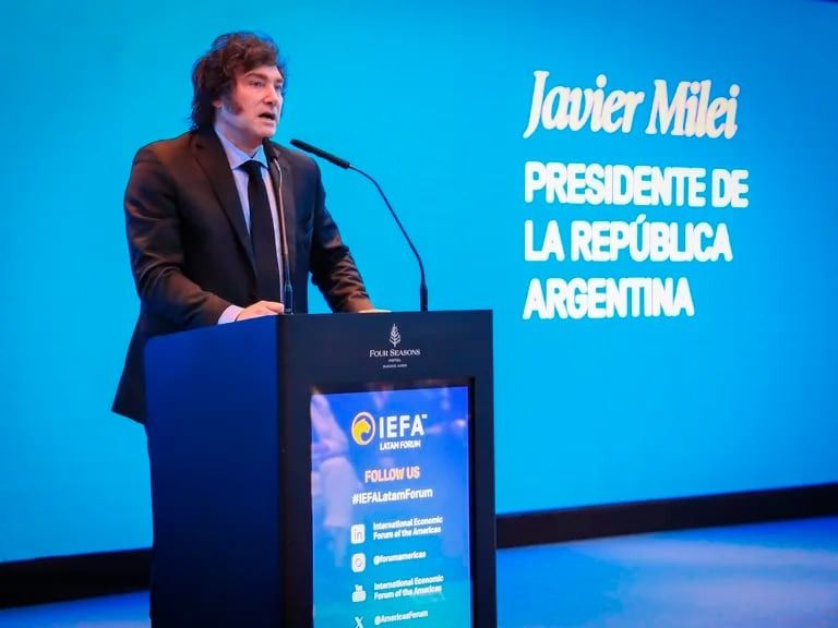 Javier Milei confirmó que el Gobierno dará de baja 70 mil contratos de empleados públicos