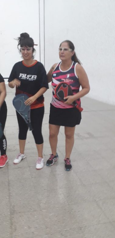La pelota paleta, un deporte que suma a las mujeres