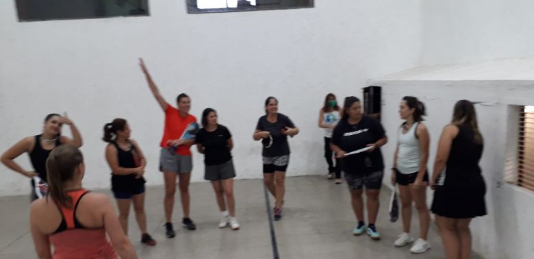 La pelota paleta, un deporte que suma a las mujeres