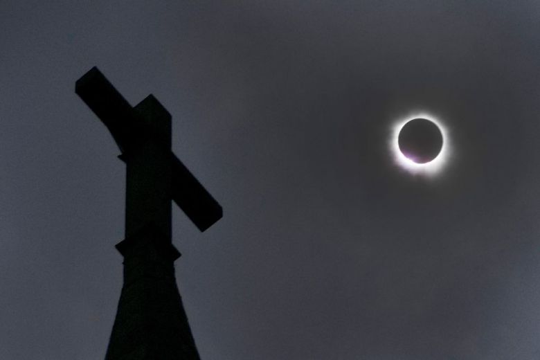 Ya sea de forma presencial, o virtual, millones de de personas observaron el fenómeno astronómico.