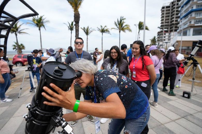 Ya sea de forma presencial, o virtual, millones de de personas observaron el fenómeno astronómico.