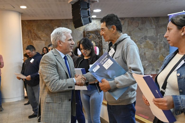 Más sanluiseños recibieron su escritura y ahora son titulares de sus viviendas