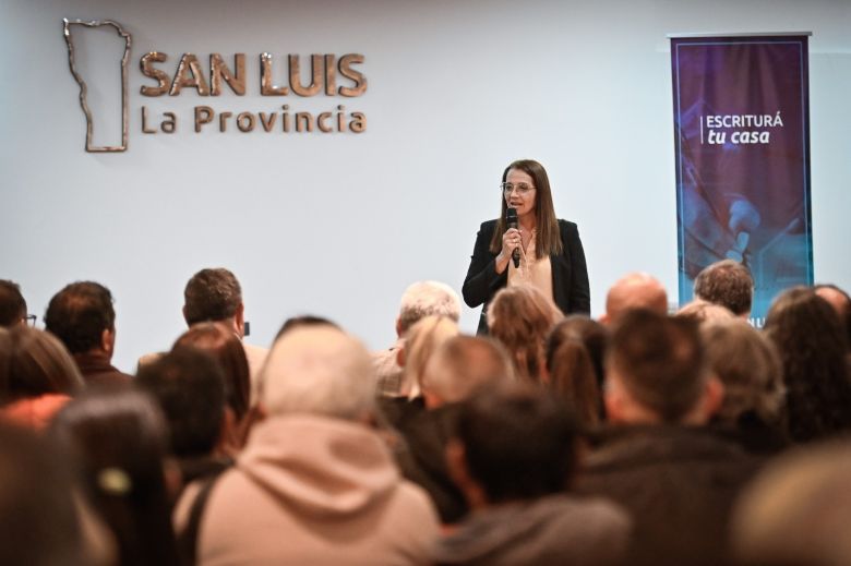 Más sanluiseños recibieron su escritura y ahora son titulares de sus viviendas