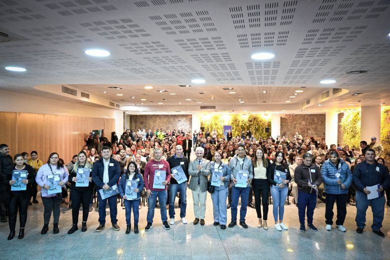 Más sanluiseños recibieron su escritura y ahora son titulares de sus viviendas