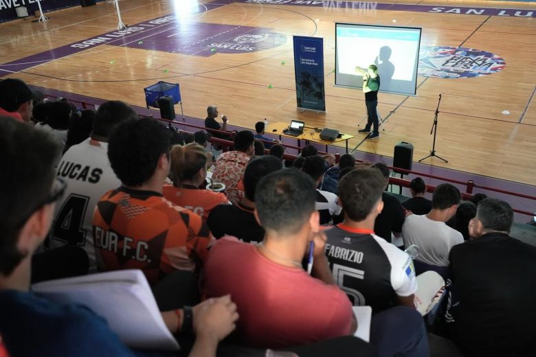 Con una capacitación a 150 entrenadores, pusieron en marcha el programa ‘Bases del Futuro’