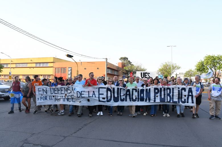 Universidades marchan hoy en todo el país contra el ajuste presupuestario de Javier Milei