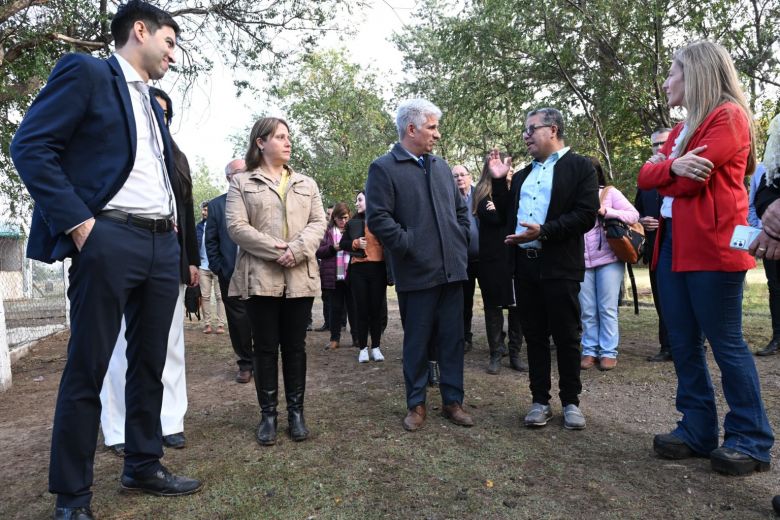 El Gobernador visitó la Escuela Técnica N°1 ‘Elena Ossola de Horas’, de Naschel