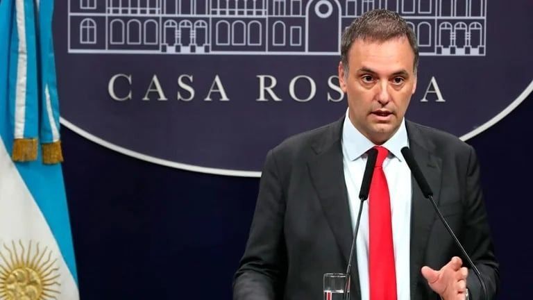 El Gobierno anunció que se le descontará el día a los estatales que se sumen al paro del 9 de mayo