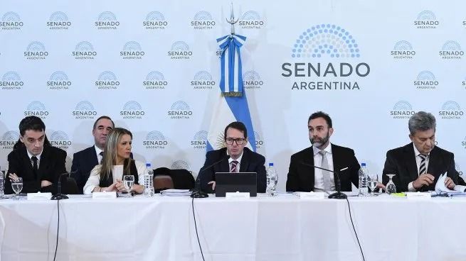 Ley Bases: el oficialismo no logró dictamen y se pospuso el debate para la semana que viene