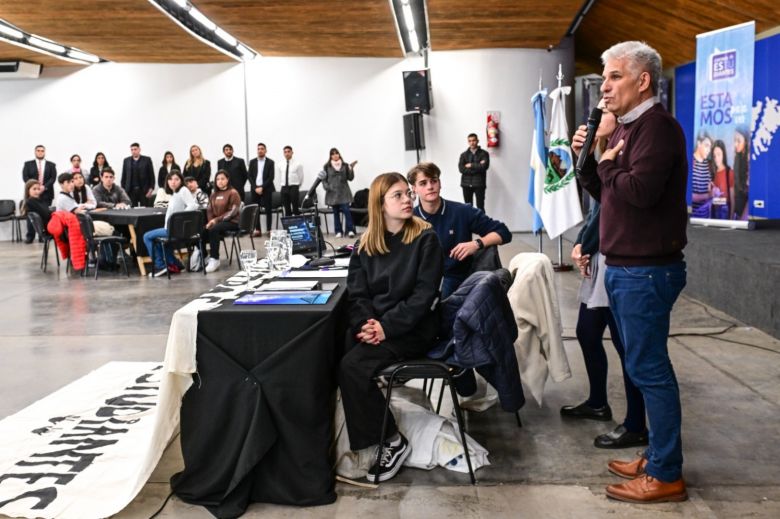 “Ustedes son el presente y el futuro de nuestra provincia”