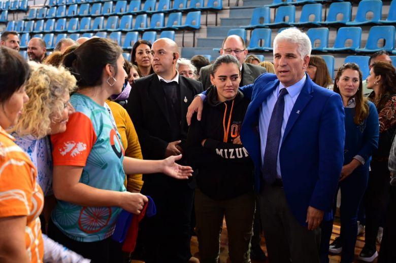 El Gobernador recorrió el Palacio Municipal de los deportes ‘José María Gatica’