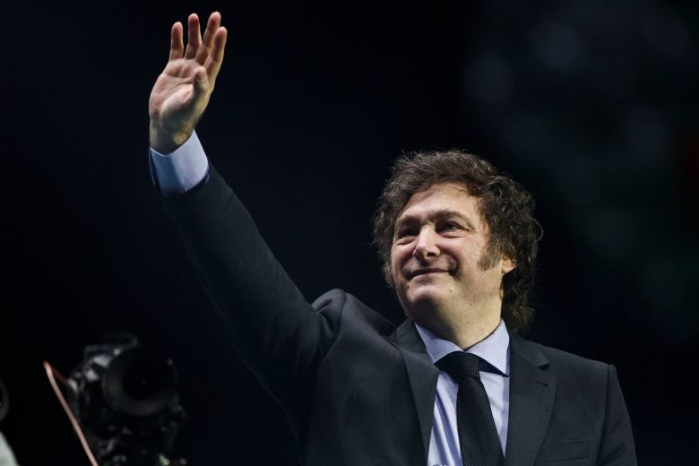 Milei la rockeó con un show liberal y la presentación de su libro 