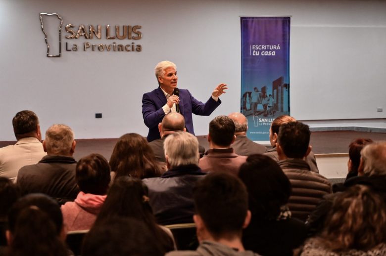 Más familias sanluiseñas ya tienen el título de propiedad de sus viviendas