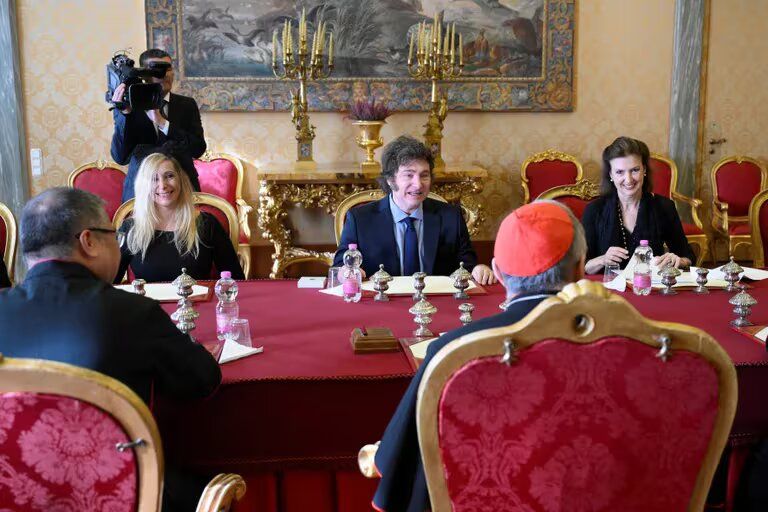Javier Milei viajará al G-7 sólo con su hermana Karina y por ahora no hay reuniones bilaterales confirmadas