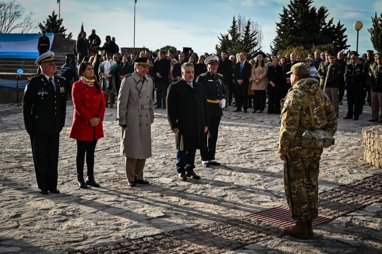 Soldados y cadetes del ISSP realizaron la jura de lealtad a la Bandera Argentina