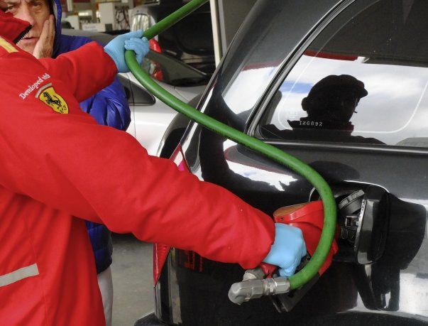 Combustibles: aumentarán hasta un 4% las naftas y el gasoil desde este lunes