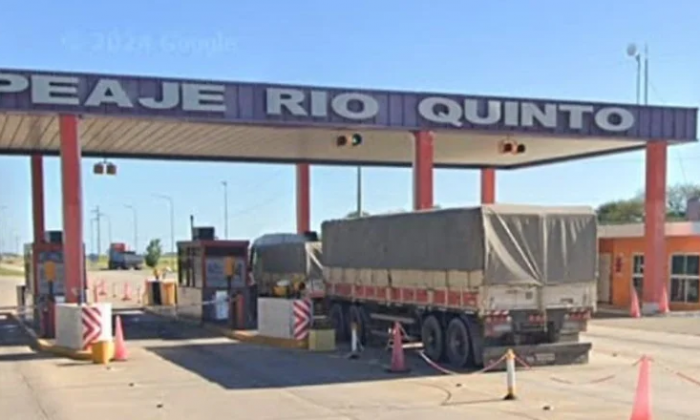 Roban cables subterráneos a metros del peaje Río Quinto