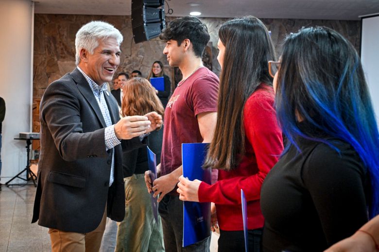 Más de 300 jóvenes se sumaron como beneficiarios de la Beca al Mérito