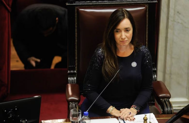 Vuelos a Malvinas: Villarruel cruzó al Gobierno por el acuerdo con el Reino Unido