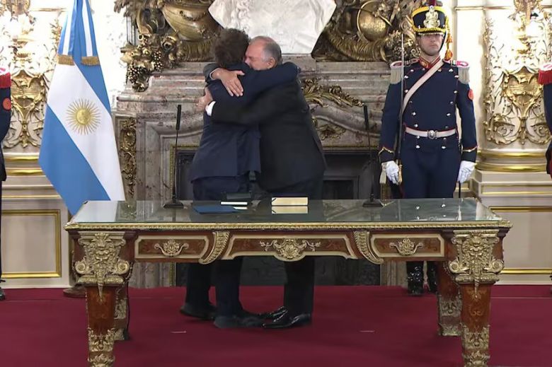 Javier Milei le tomó juramento a Gerardo Werthein como nuevo canciller