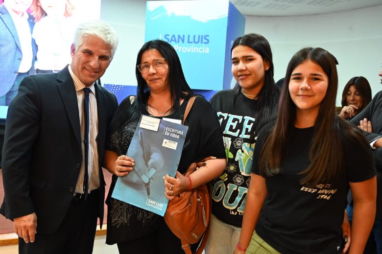 El Gobierno facilitó el trámite de escrituración a más de 2.000 familias