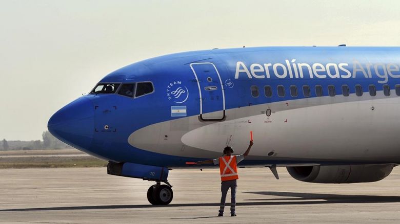 Privatización de Aerolíneas: Milei analiza que el proyecto se discuta en las sesiones extraordinarias