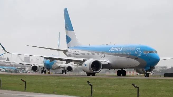 El Gobierno le respondió a Axel Kicillof por Aerolíneas Argentinas: "La expropiaron y la quebraron"