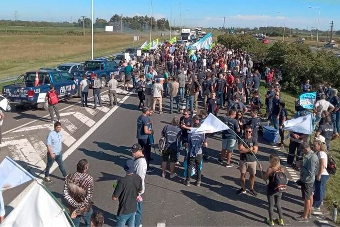 700 trabajadores y 400 contratistas fueron suspendidos por Acindar