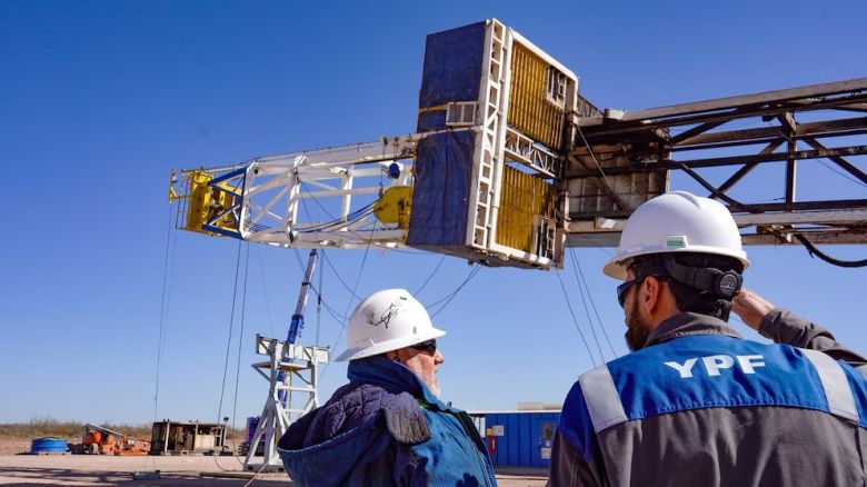 YPF confirmó la salida de Petronas del proyecto para producir GNL y la reemplazará Shell