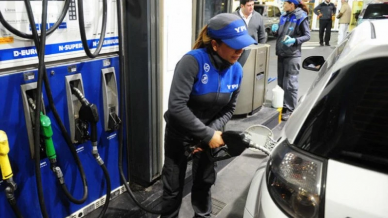 Se concretó el primer aumento del año en los combustibles