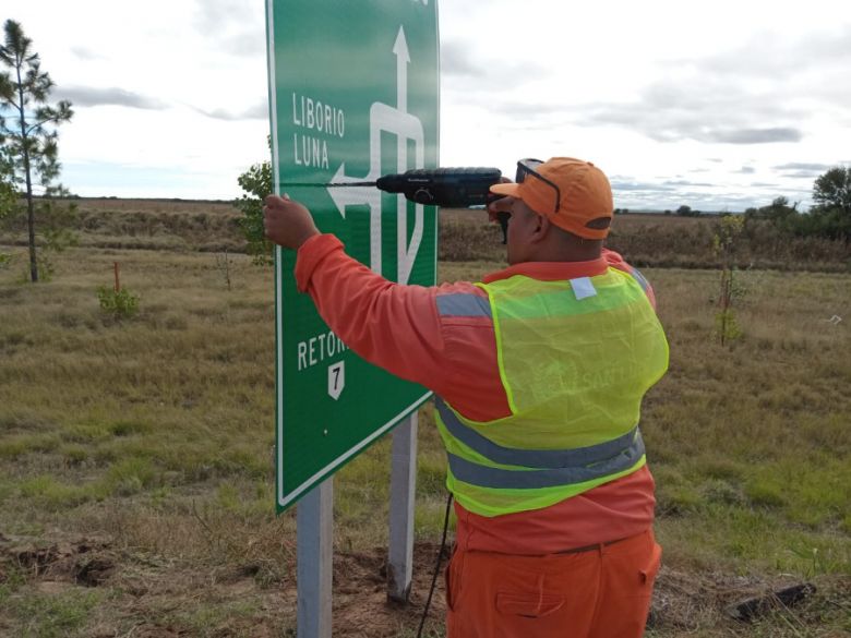 Durante 2024, el Gobierno instaló más de 2.740 señales viales en rutas y autopistas