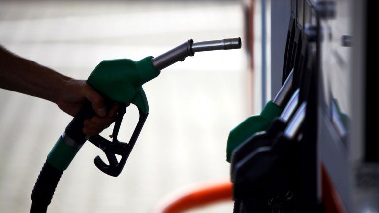 El Gobierno oficializó la medida que permite el autoservicio de combustibles
