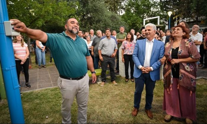 Los barrios Colón y Altos del Oeste lucen seguros con su nueva luminaria