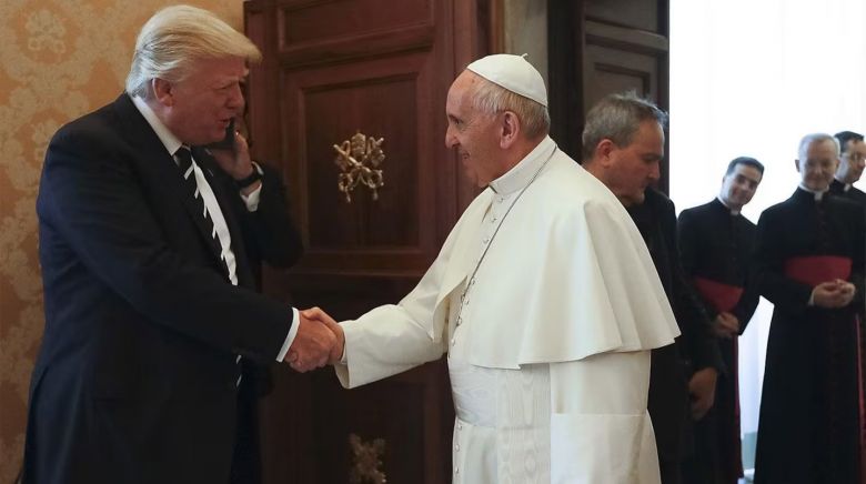 El papa Francisco criticó a Donald Trump por la deportación masiva de inmigrantes: “Va a terminar mal”
